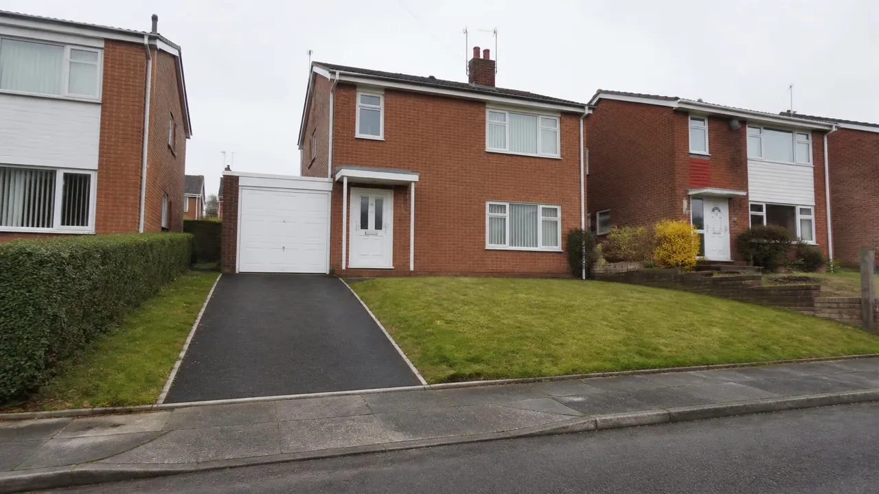 Example image: 1970s link-detached house in Ormesby with a tarmac drive